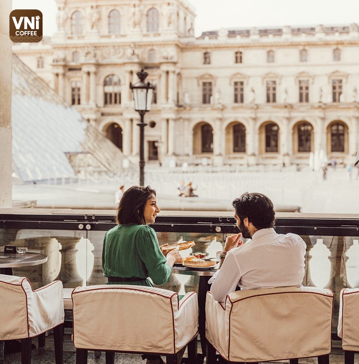 Top romantic cafes in Paris